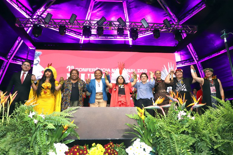 Ministra Macaé Evaristo destaca papel das mulheres indígenas na construção da democracia em abertura da 1ª Conferência Nacional das Mulheres Indígenas