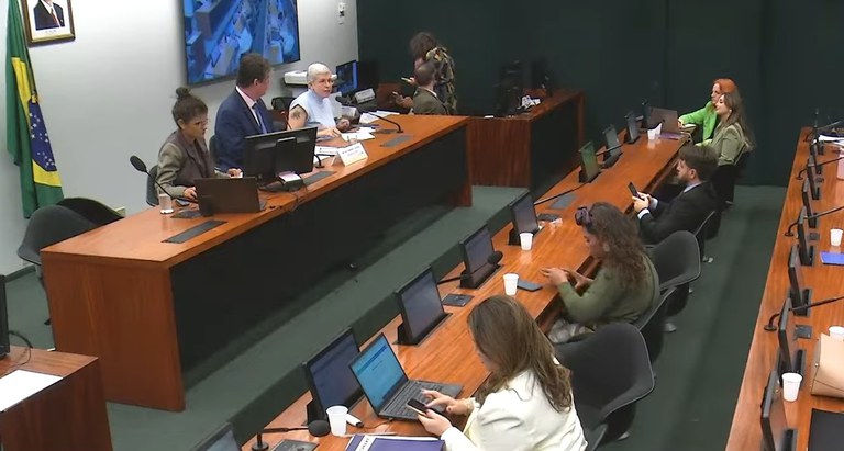 Na Câmara, MDHC reforça proteção de crianças e adolescentes nos ambientes digitais e fortalece debate sobre enfrentamento à adultização