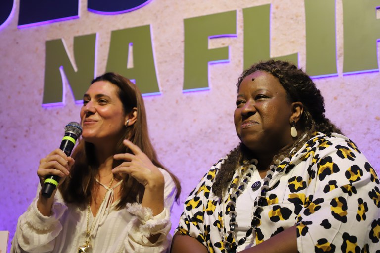 Na Flip, ministra defende que educar é necessariamente trabalhar com diversidade e coletividade