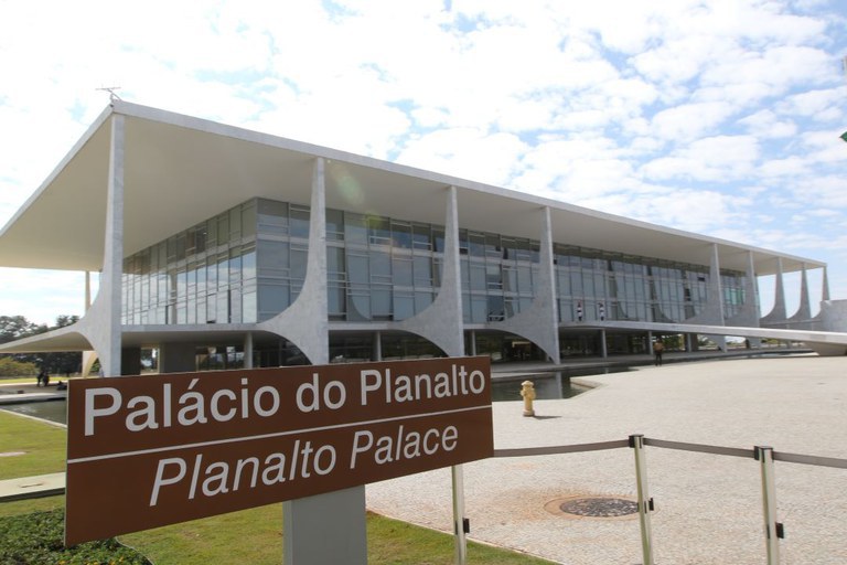 Palácio do Planalto será iluminado de vermelho em memória à população em situação de rua