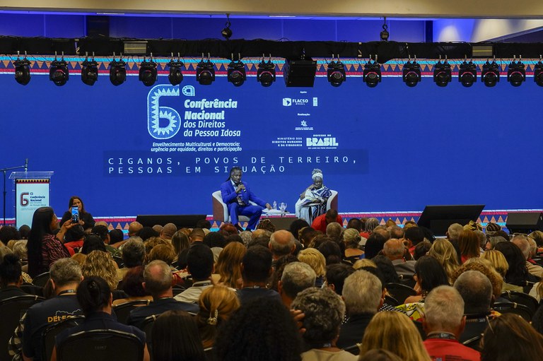 Conceição Evaristo propõe reflexão sobre o tempo, a longevidade e a dignidade das pessoas idosas na 6ª CONADIPI