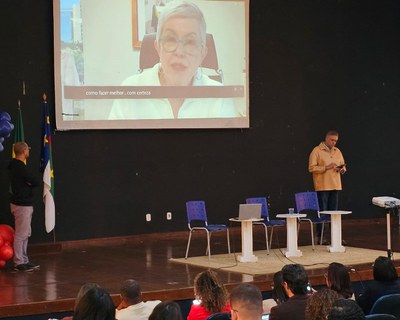 Pilar Lacerda ressaltou que é indispensável garantir formação para conselheiros tutelares e demais operadores do SGD (Foto: Analice Cunha)