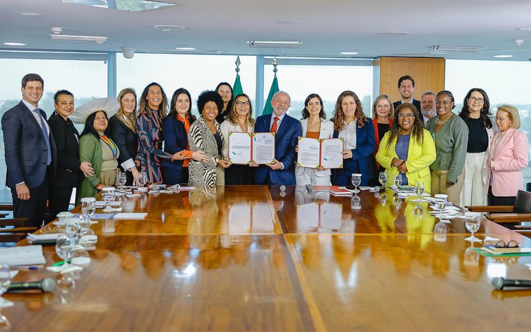 Conselhos de empresas estatais devem reservar 30% das vagas para mulheres