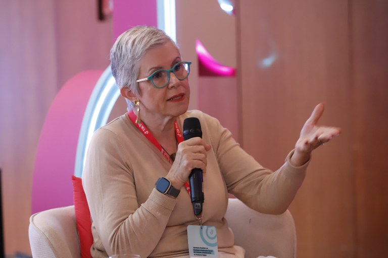 MDHC defende regulação de redes digitais para combater exploração sexual infantil online