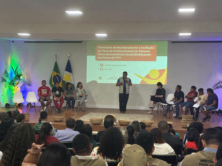 Equipes do CREDHYY e do CAICYY participam de seminário sobre fortalecimento da assistência social para os povos Yanomami e Ye’kwana