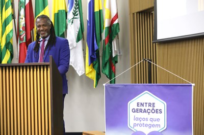 Alexandre da Silva lembrou mote da campanha “Entre Gerações - Laços que Protegem” (Foto: Clarice Castro/MDHC)