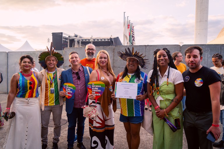 MDHC e MCom entregam 150 computadores a associações de apoio ao público LGBTQIA+ do país