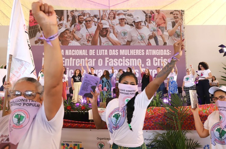 Ministra destaca diálogo com empresas para conscientização sobre direitos em evento com mulheres atingidas por barragens e eventos extremos