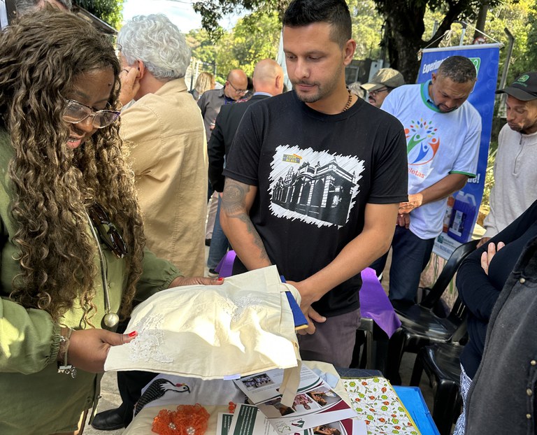 Ministra Macaé Evaristo visita projeto de acolhimento e capacitação para população em situação de rua em MG