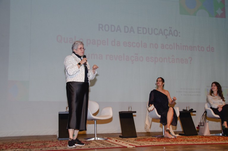 Em Belo Horizonte, MDHC participa da roda de conversa sobre desafios e estratégias no combate à violência sexual na internet