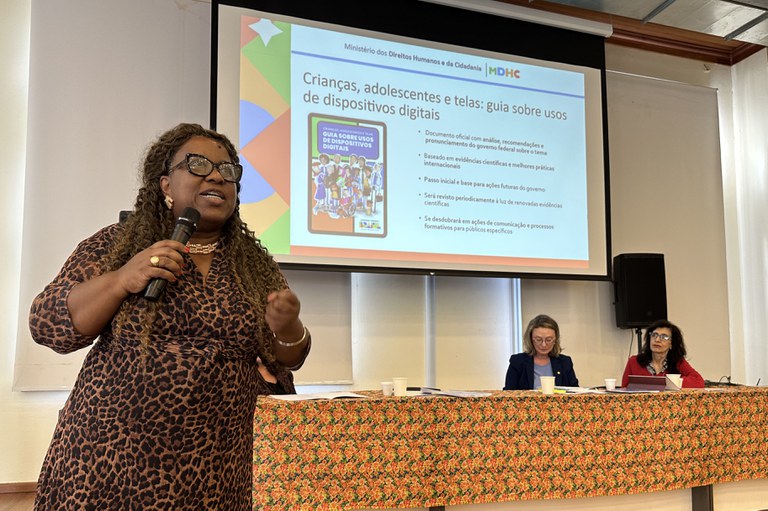 Em Porto Alegre, Ministra Macaé Evaristo participa de encontro sobre violência digital contra crianças e adolescentes