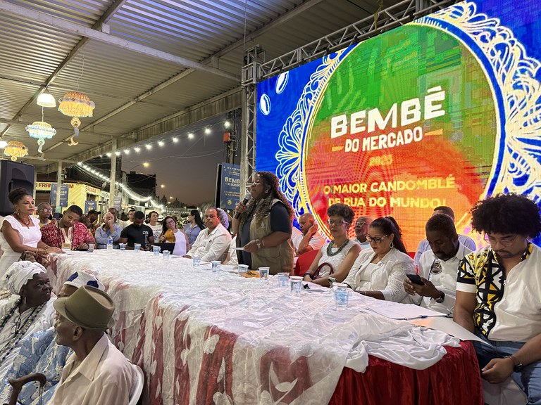 Macaé Evaristo defende respeito a diversidade religiosa na celebração do Bembé do Mercado, maior candomblé de rua do mundo