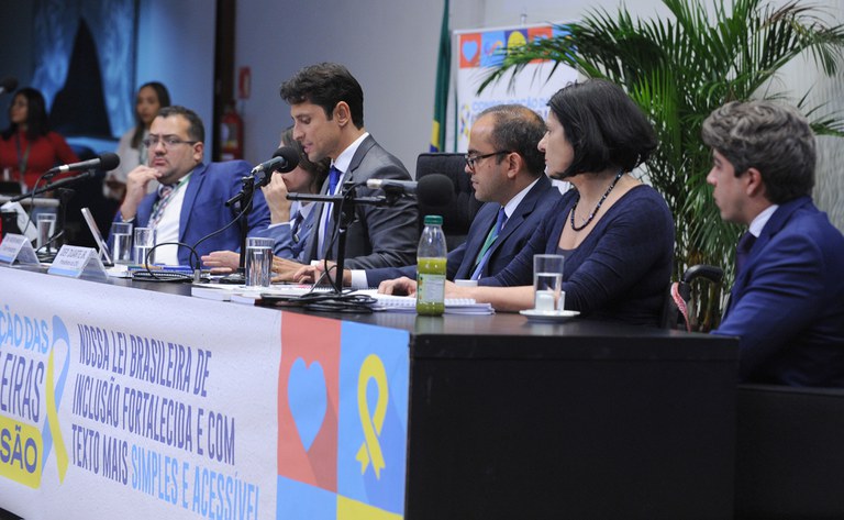 MDHC defende fortalecimento da legislação existente em debate sobre novo Código de Inclusão com deputados