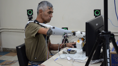 Pesquisas em tecnologia assistiva desenvolvidas por laboratórios de todo o país, no âmbito do programa Novo Viver sem Limite, buscam soluções inovadoras para promover a autonomia e a inclusão de pessoas com deficiência (Foto: UFMG/Divulgação)
