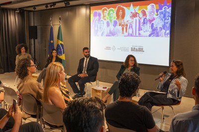 Encontro abordou estratégias criativas de combate à LGBTQIA+fobia (Foto: Daniela Pinheiro/MDHC)