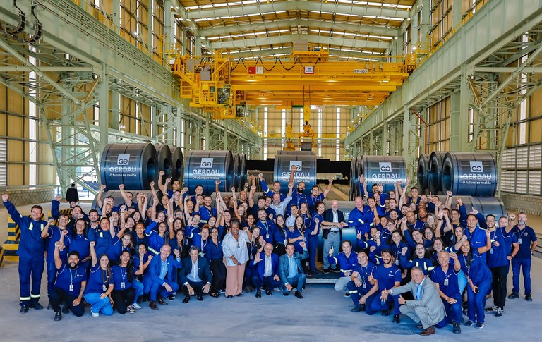 Com Lula, Ministra celebra expansão da indústria em cidades de Minas Gerais