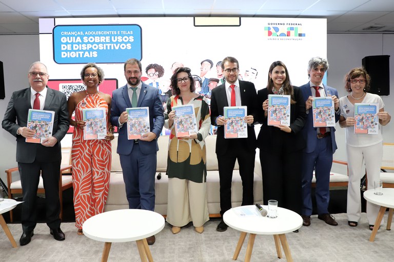 Lançado pelo Governo Federal, “Guia sobre Usos de Dispositivos Digitais” traz orientações para proteger crianças e adolescentes