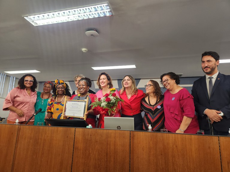 Ministra Macaé Evaristo recebe homenagem na Assembleia Legislativa de Minas Gerais e reforça compromisso com a democracia