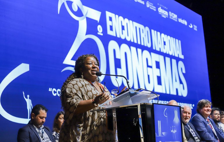 Ministra Macaé Evaristo defende fortalecimento do SUAS na abertura do 25º Encontro Nacional do Congemas