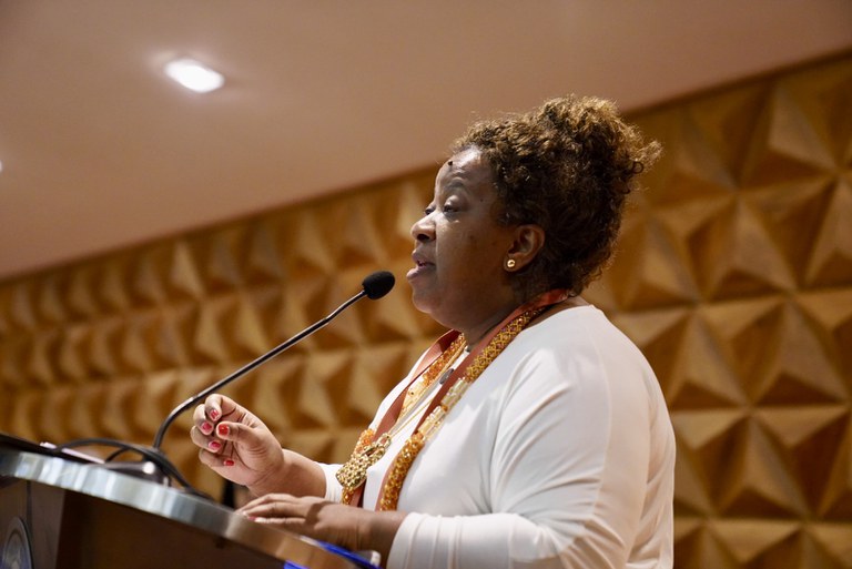 Ministra Macaé Evaristo destaca papel da extensão universitária para democracia e direitos humanos