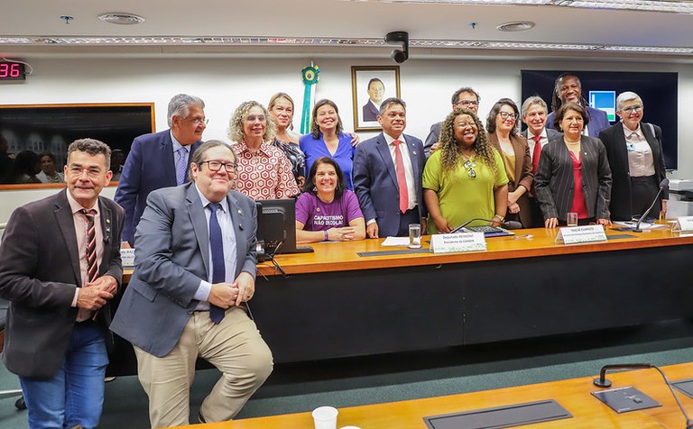 Boletim de rádio do MDHC destaca participação da ministra Macaé Evaristo em sessão na Câmara dos Deputados