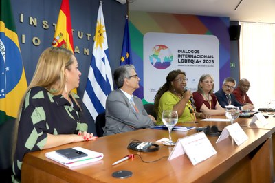 Em seminário internacional, ministra Macaé Evaristo destaca comprometimento com direitos LGBTQIA+: “Não abandonar ninguém é compromisso do Estado”