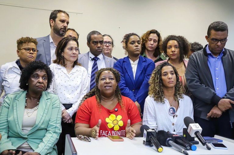 Governo federal realiza missão humanitária no Rio de Janeiro para solicitar acolhimento e direitos às comunidades afetadas