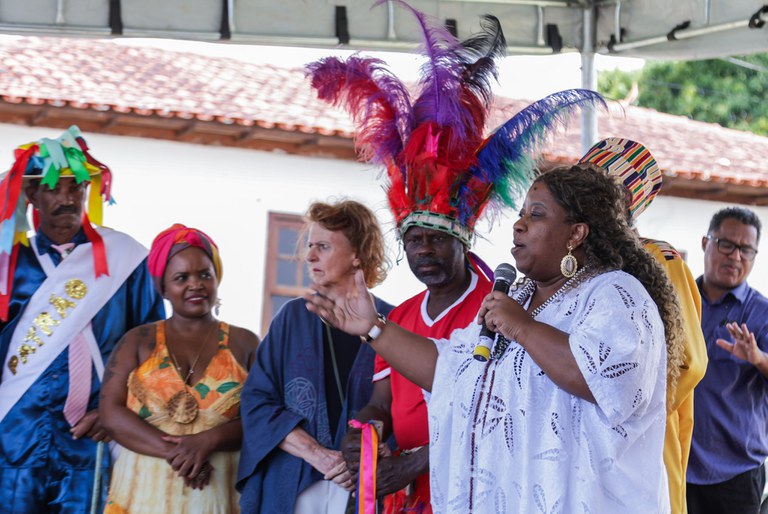 Ministra Macaé Evaristo celebra tradição centenária de reinados em Diamantina (MG) e reforça importância de políticas de fomento à cultura