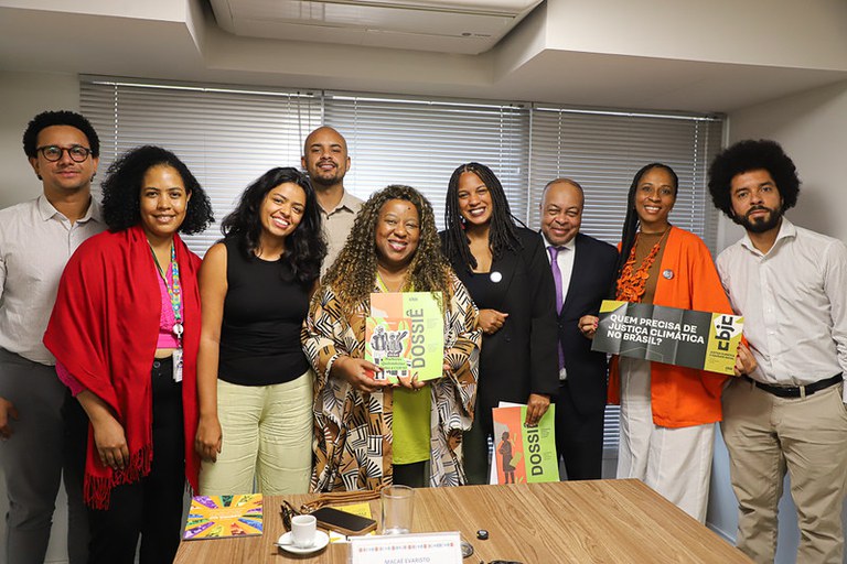 Ministra Macaé Evaristo destaca papel da justiça climática em diálogo com jornalistas negros