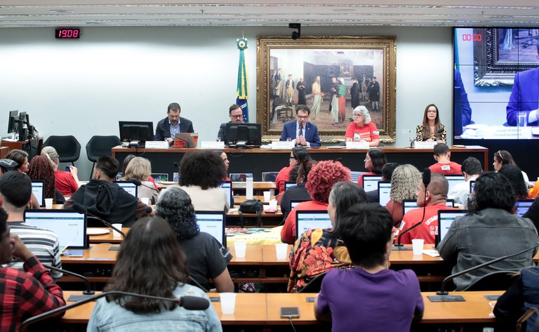 Na Câmara dos Deputados, MDHC defende direito humano à alimentação