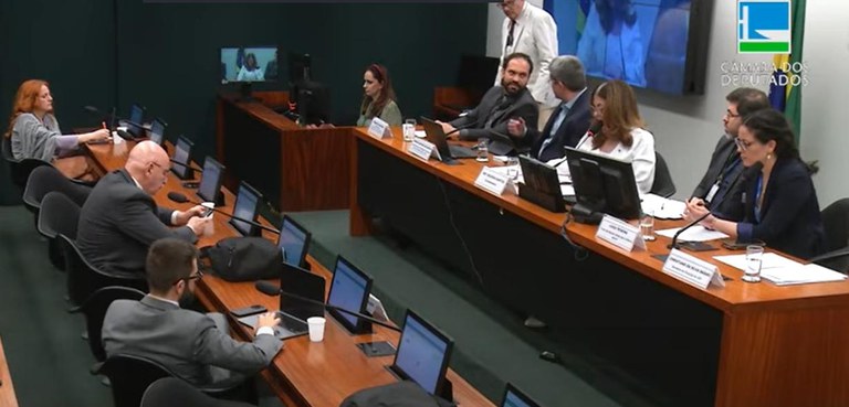 Câmara discute proteção de dados de crianças e adolescentes em ambiente digital