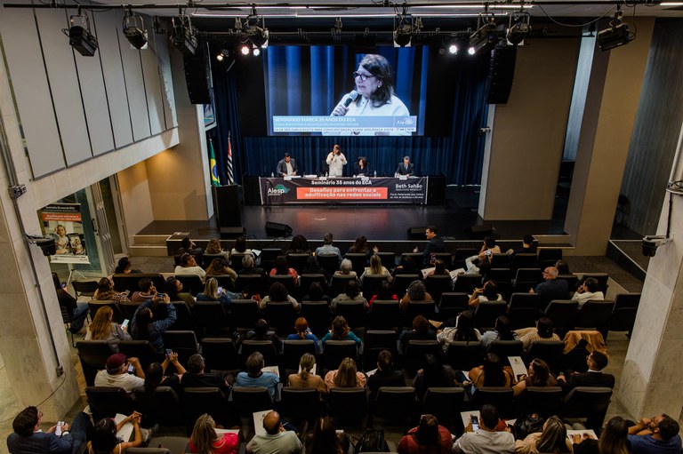 Desafios da adultização nas redes sociais são destaque em seminário da Alesp para debater os 35 anos do ECA