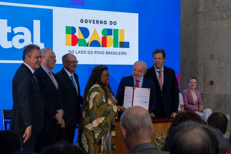 Ministra Macaé Evaristo celebra sanção de lei para proteger crianças e adolescentes no ambiente digital