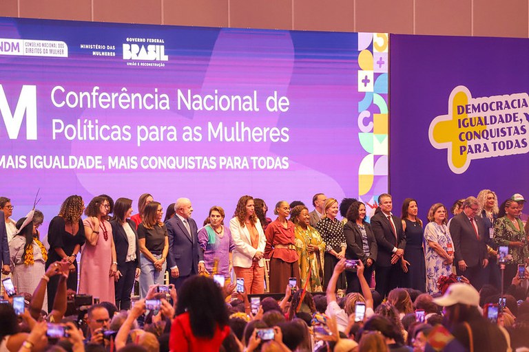 Ministra Macaé Evaristo marca presença na abertura da 5ª Conferência Nacional das Mulheres em Brasília