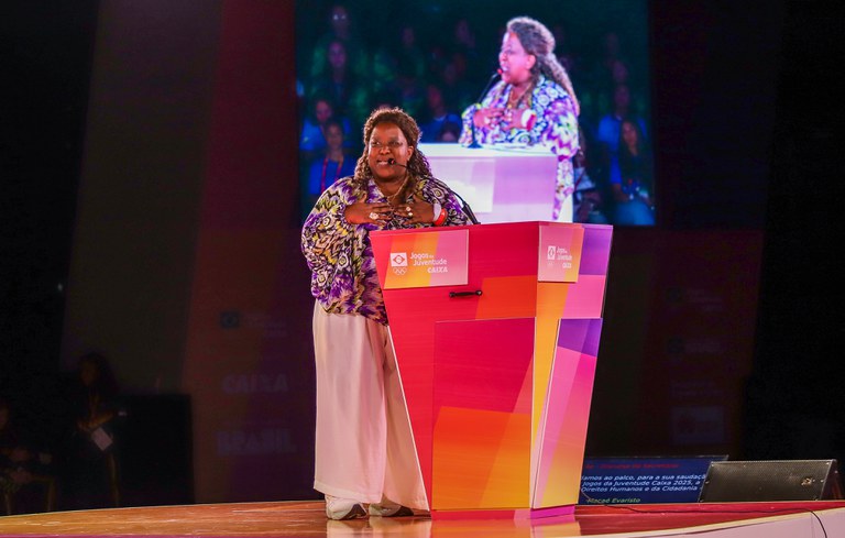 Ministra Macaé Evaristo participa de abertura oficial dos Jogos da Juventude 2025