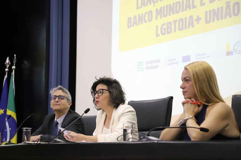 Diálogos internacionais destacam custo econômico da exclusão LGBTQIA+ no Brasil