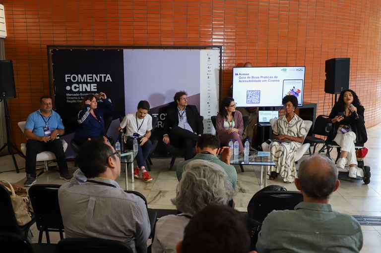 MDHC e Ancine lançam Guia de Boas Práticas de Acessibilidade em Cinema para garantir acesso de pessoas com deficiência ao audiovisual