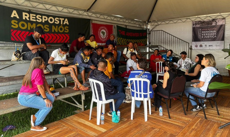 MDHC promove escuta de lideranças indígenas migrantes no Acampamento Terra Livre