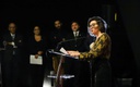 Ministra Janine Mello destaca importância do direito à memória na abertura de exposição da Cruz Vermelha Internacional em Brasília