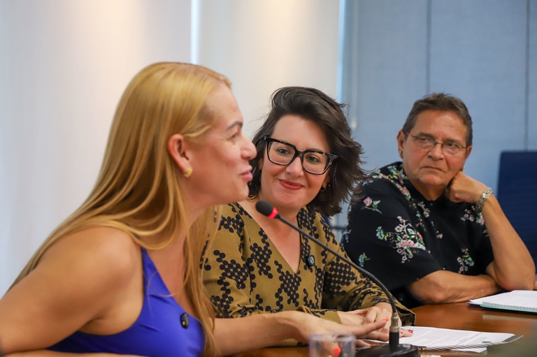 Ministra Janine Mello participa de reunião com o Conselho Nacional dos Direitos das Pessoas LGBTQIA+ durante a 16ª Reunião Ordinária
