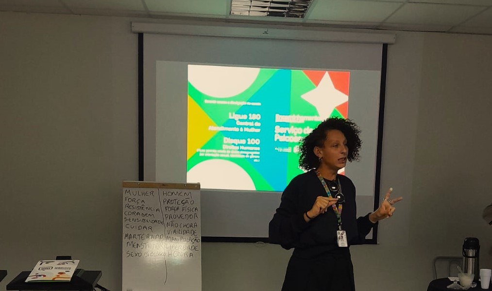 O encontro abordou conceitos sobre a construção social e tipos de violência de gênero, masculinidades e a responsabilização masculina tanto na produção como no combate às violências