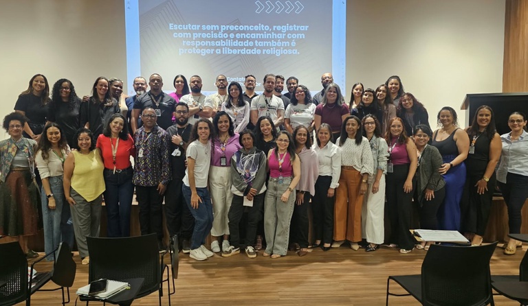 Profissionais do Disque 100 participam de capacitação sobre racismo religioso e intolerância religiosa Adicionar Imagem