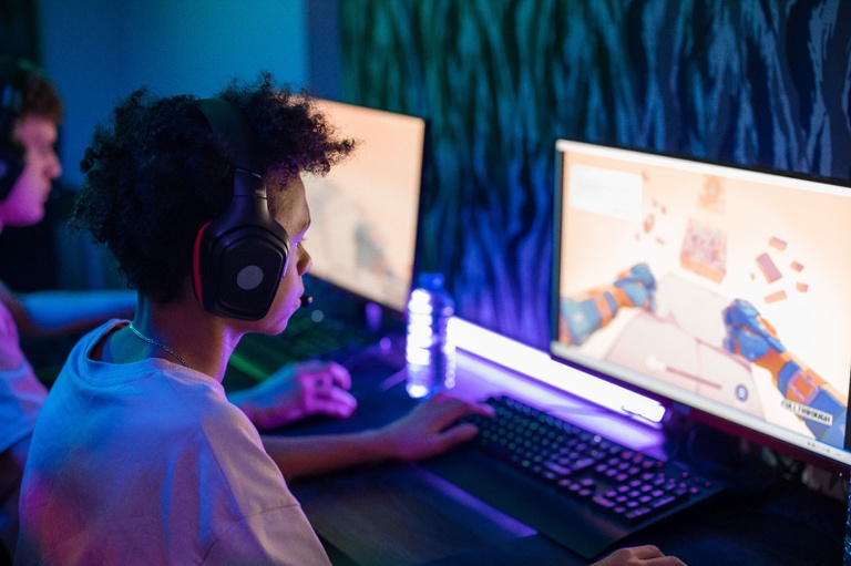 1 ano de ECA Digital: o que mudou para crianças e adolescentes?