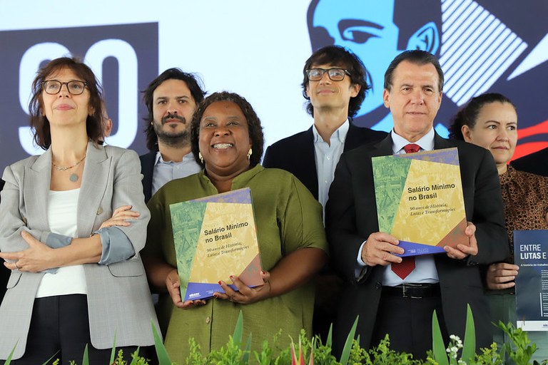 Ministra Macaé Evaristo destaca papel histórico do salário mínimo em evento que marca 90 anos do instrumento e 20 anos da política de valorização