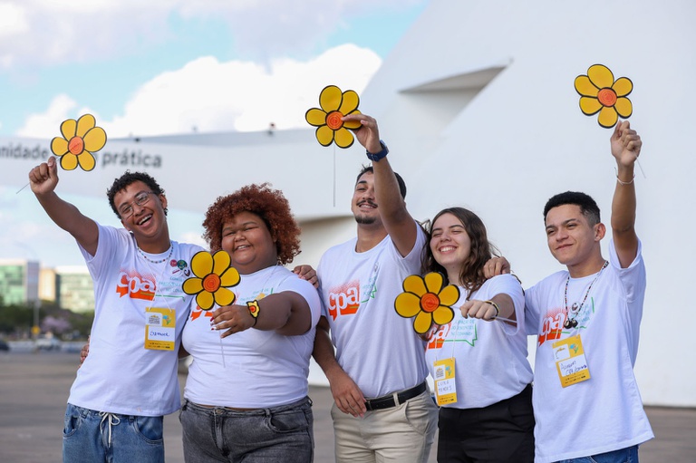 Ambientes digitais seguros: como o ECA Digital e o Guia de Telas impactam o dia a dia de Isabella e Allysson na internet