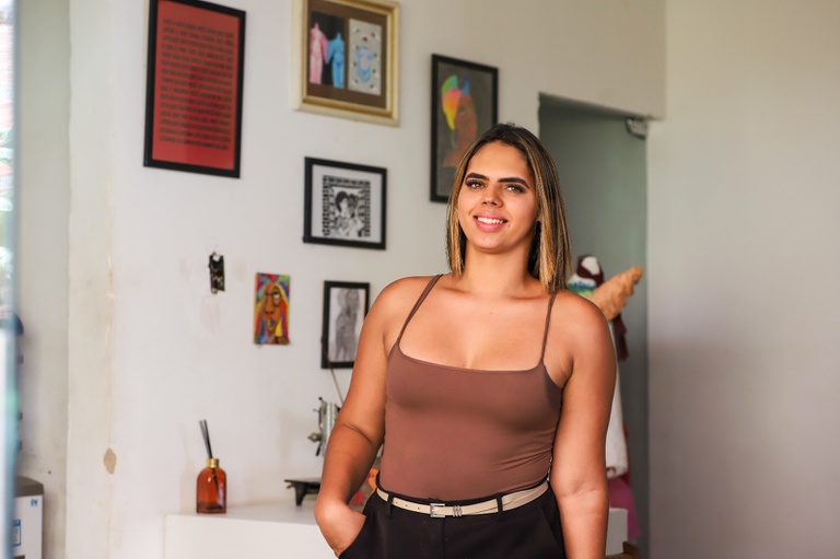 Da exclusão ao recomeço: como o acolhimento transformou a vida de Amanda Vieira