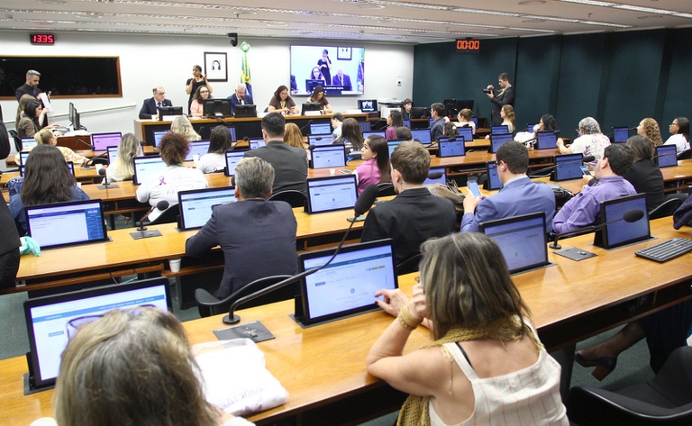 MDHC debate avaliação biopsicossocial para o reconhecimento de deficiências em audiência na Câmara dos Deputados