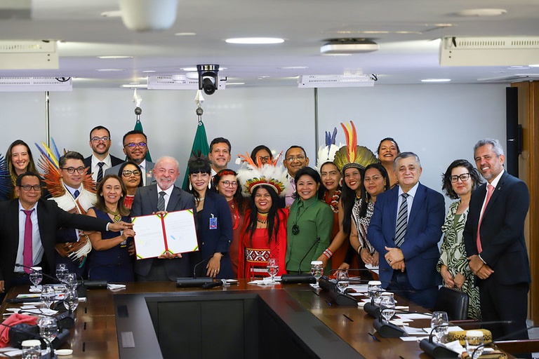Ministra Janine Mello participa da sanção da lei que cria a Universidade Federal Indígena