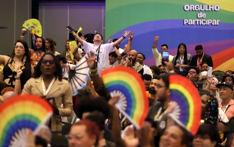 No Dia Internacional de Enfrentamento à LGBTQIAfobia, MDHC reafirma o direito à existência e à dignidade