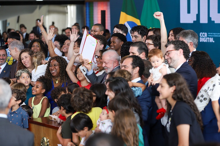 Governo do Brasil regulamenta ECA Digital e fortalece proteção de crianças e adolescentes no ambiente online